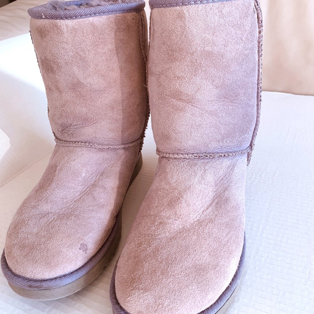 UGG *  Classic Short II Lavender Suede Boot Woman Sz 8